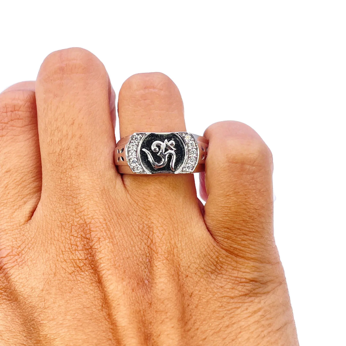18ct White Gold & Round Cubic Zirconia Gents OM Signet Ring