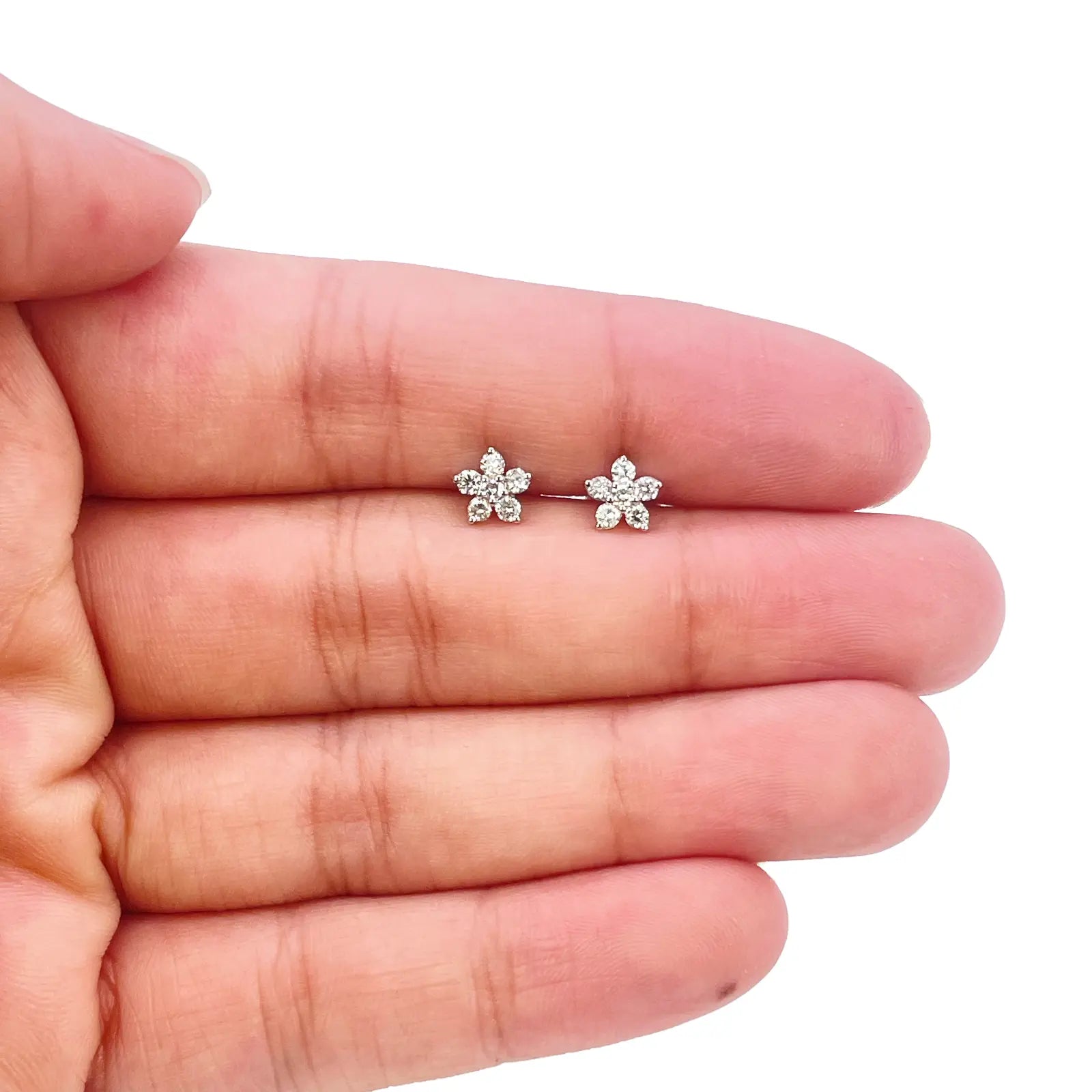 18ct White Gold Diamond Stud Flower Shaped Earrings 0.25ct 