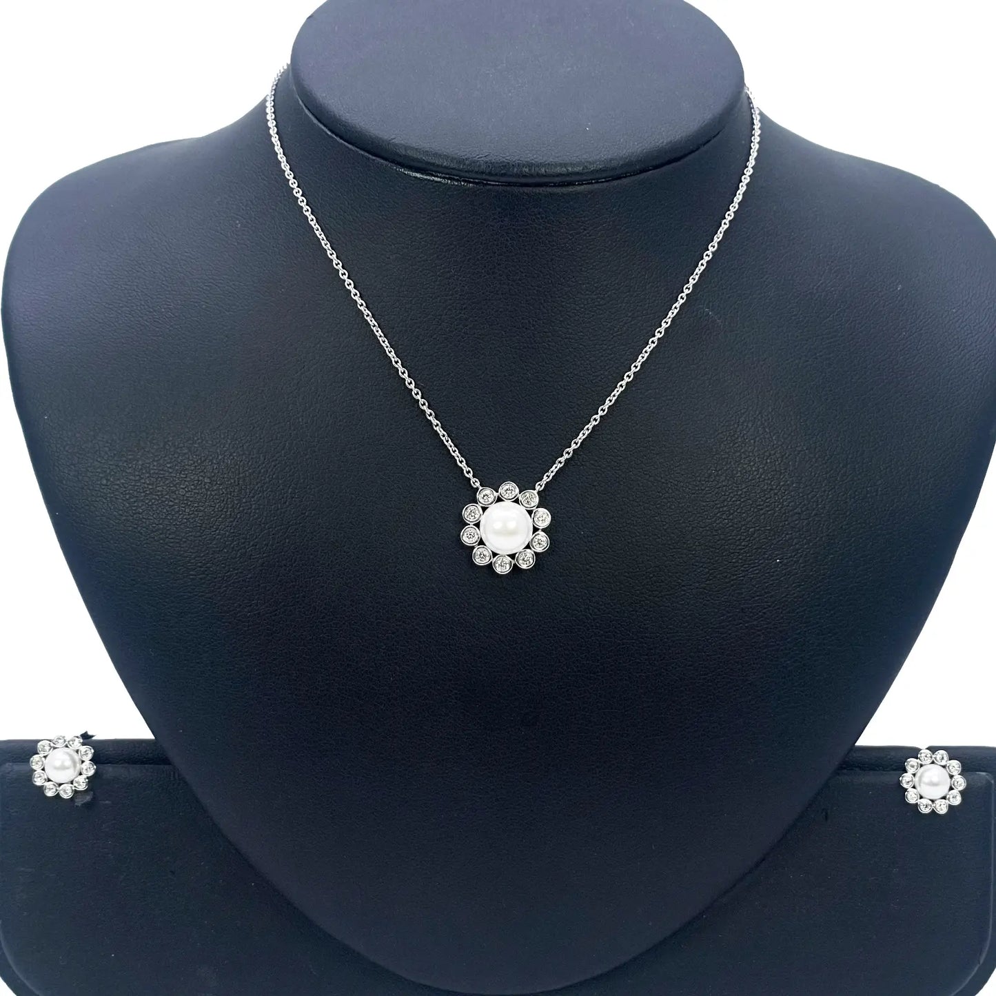 18ct White Gold Diamond & Freshwater Pearls Floral Necklace/Earrings Set 2.73ct 