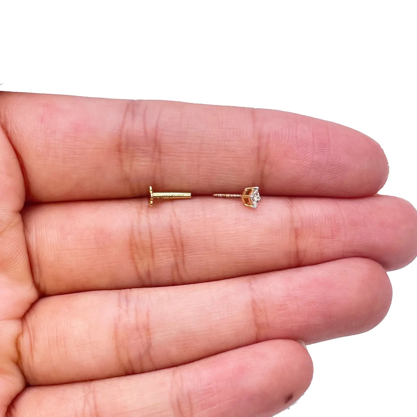 18ct White Or Yellow Gold Princess Diamond Nose Stud Pin 0.05ct 4 claw 2.6mm  Body Piercings