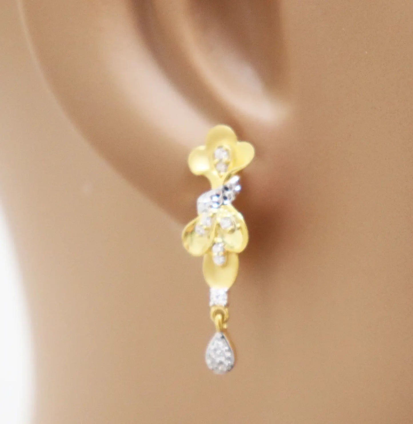 22ct Yellow Gold Floral Two-Tone 15 Inch Necklace & Drop Earrings Set 
