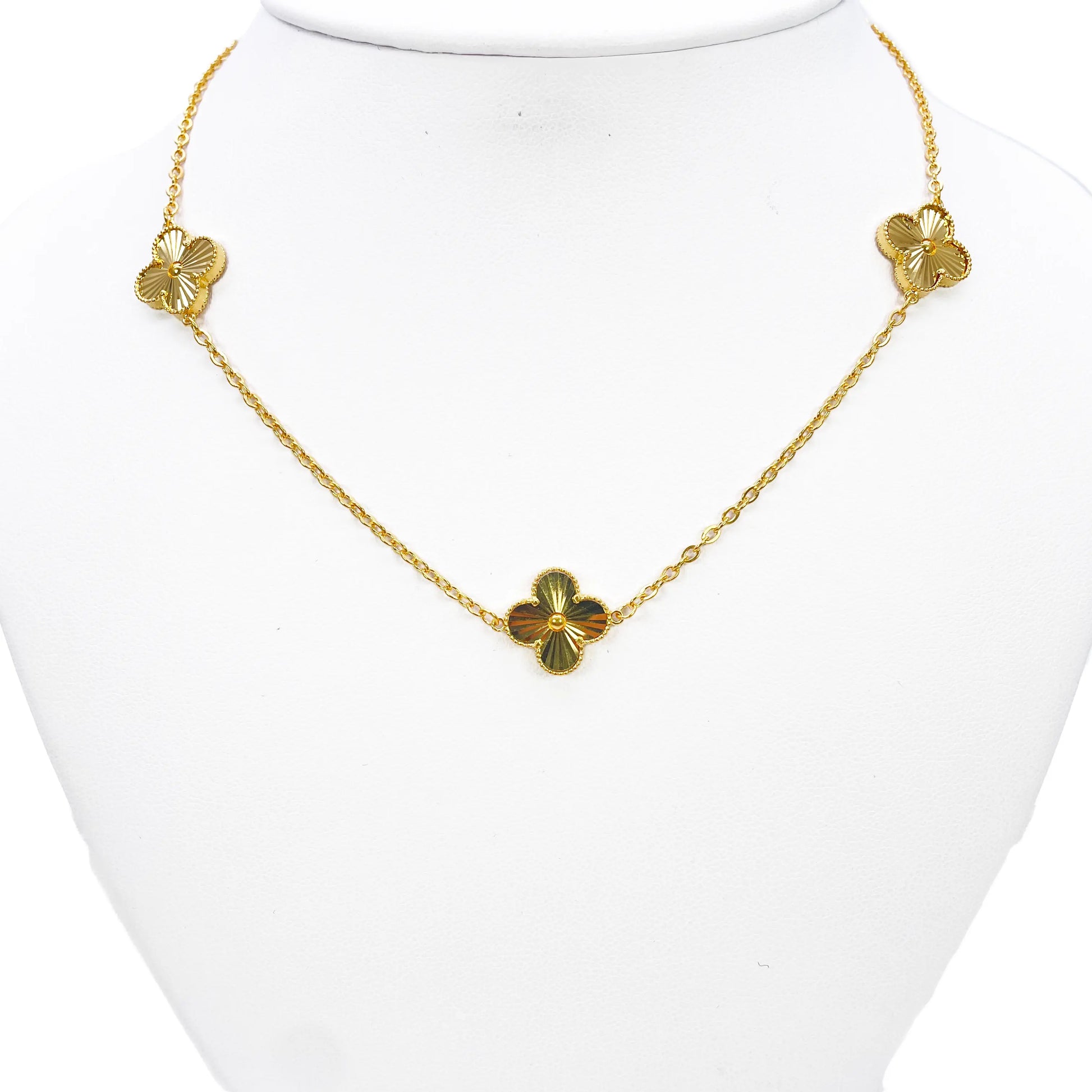 22ct Yellow Gold Three Flower Necklace 18 Inches Width 13.5mm  Diamond Bracelets