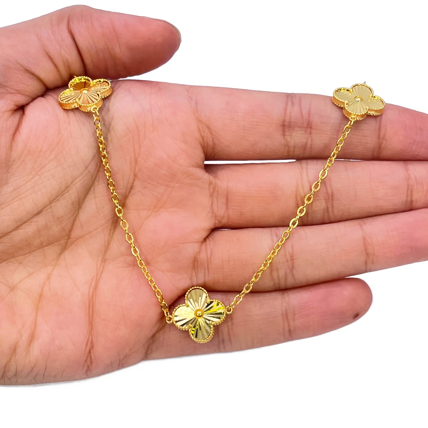 22ct Yellow Gold Three Flower Necklace 18 Inches Width 13.5mm  Diamond Bracelets