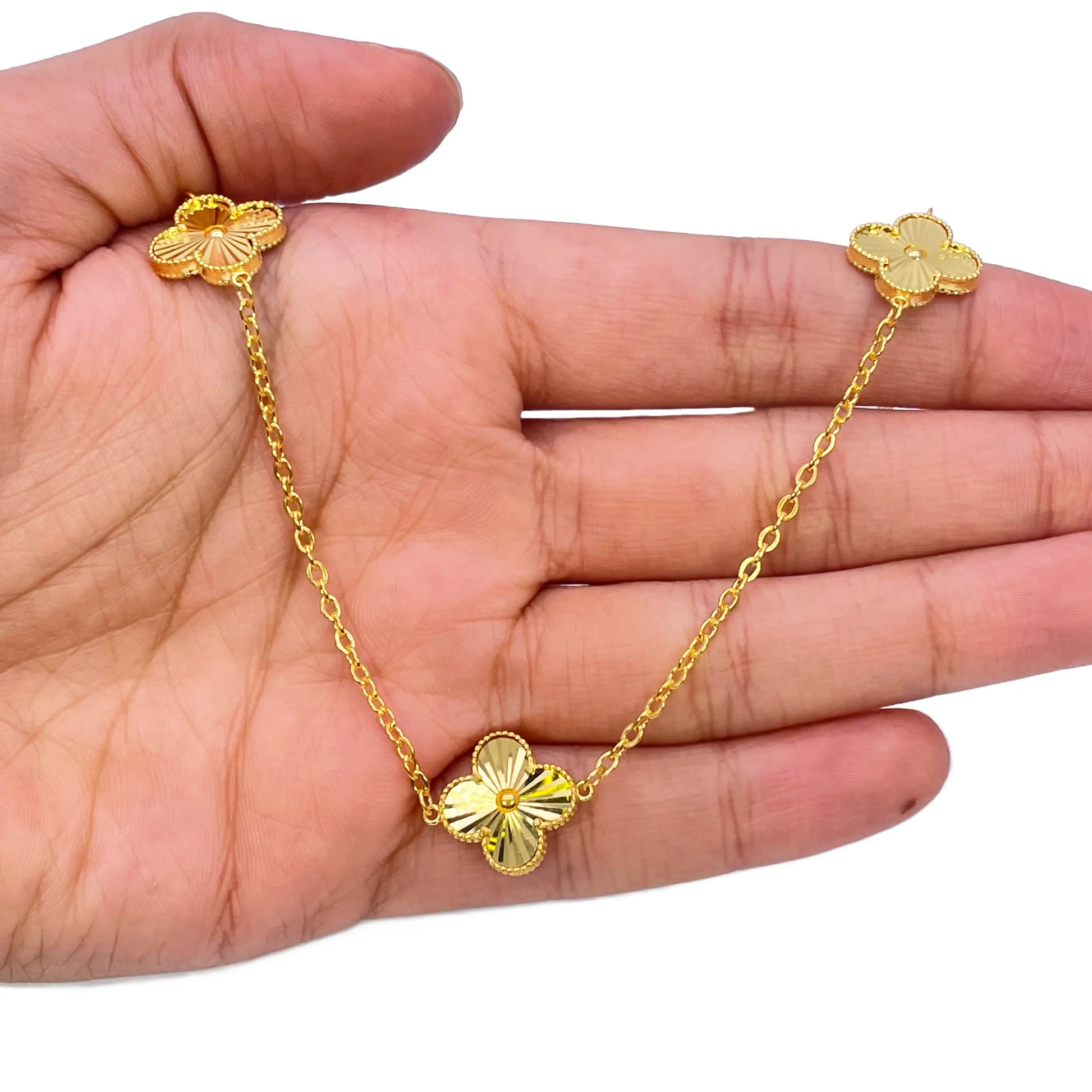 22ct Yellow Gold Three Flower Necklace 18 Inches Width 13.5mm  Diamond Bracelets