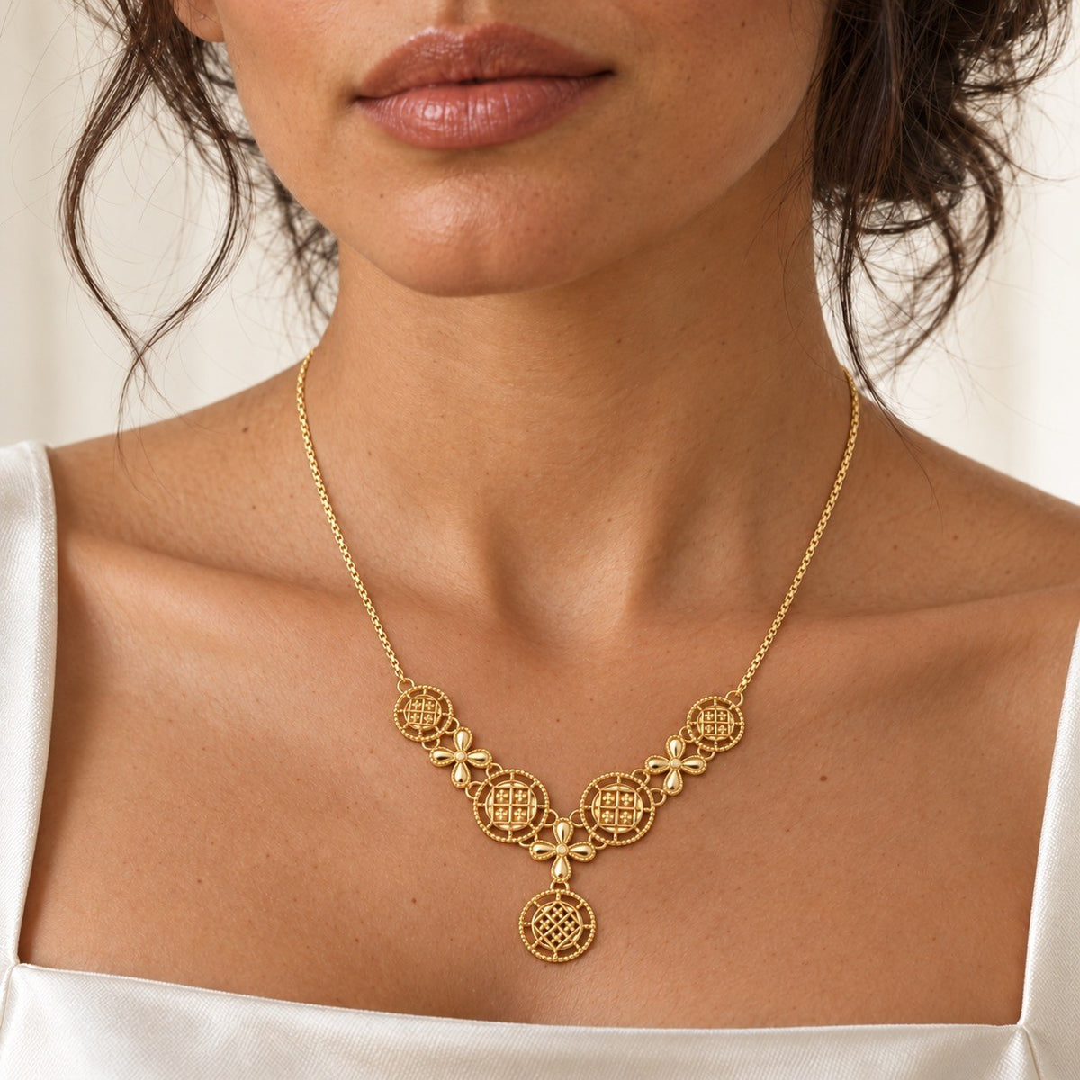 22ct Yellow Gold Medallion Necklace & Earring Set Lattice Flower