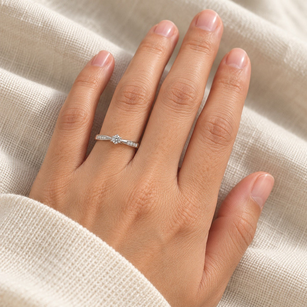 14ct White Gold Natural Diamond Solitaire Ring Diamond Set Shoulders 0.15ct
