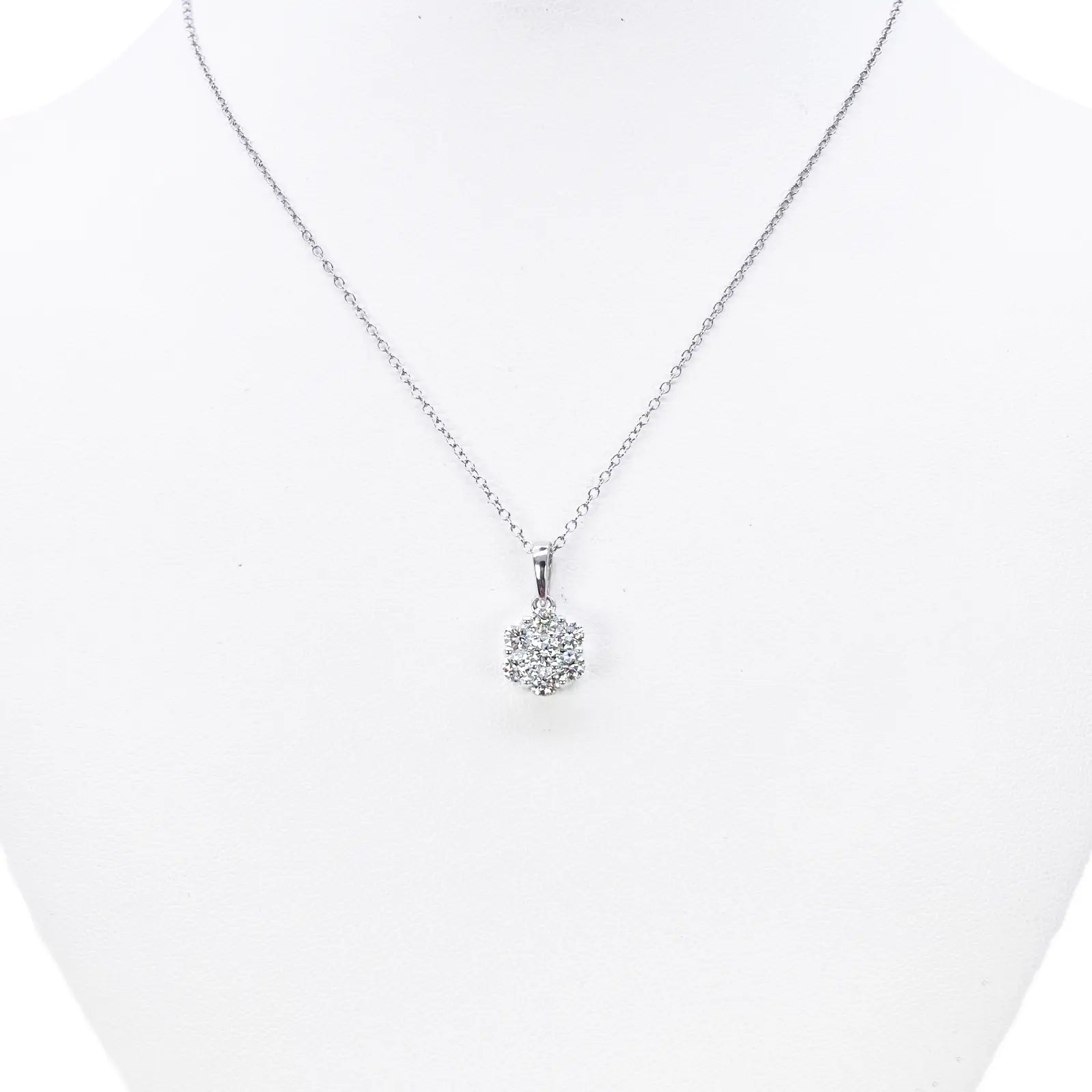 9ct White Gold & Natural Diamond Daisy Cluster Pendant Necklace 0.77cts 