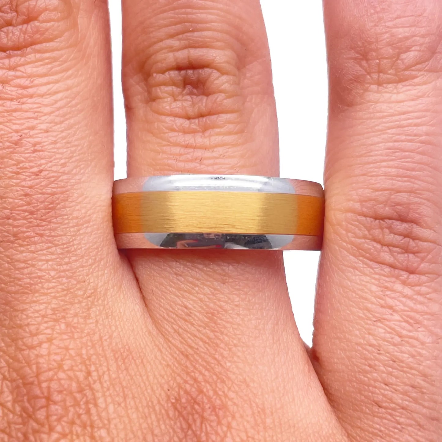18ct White/Yellow Gold Two Tone Mens Wedding 7mm Band With A Fancy Matt Middle 