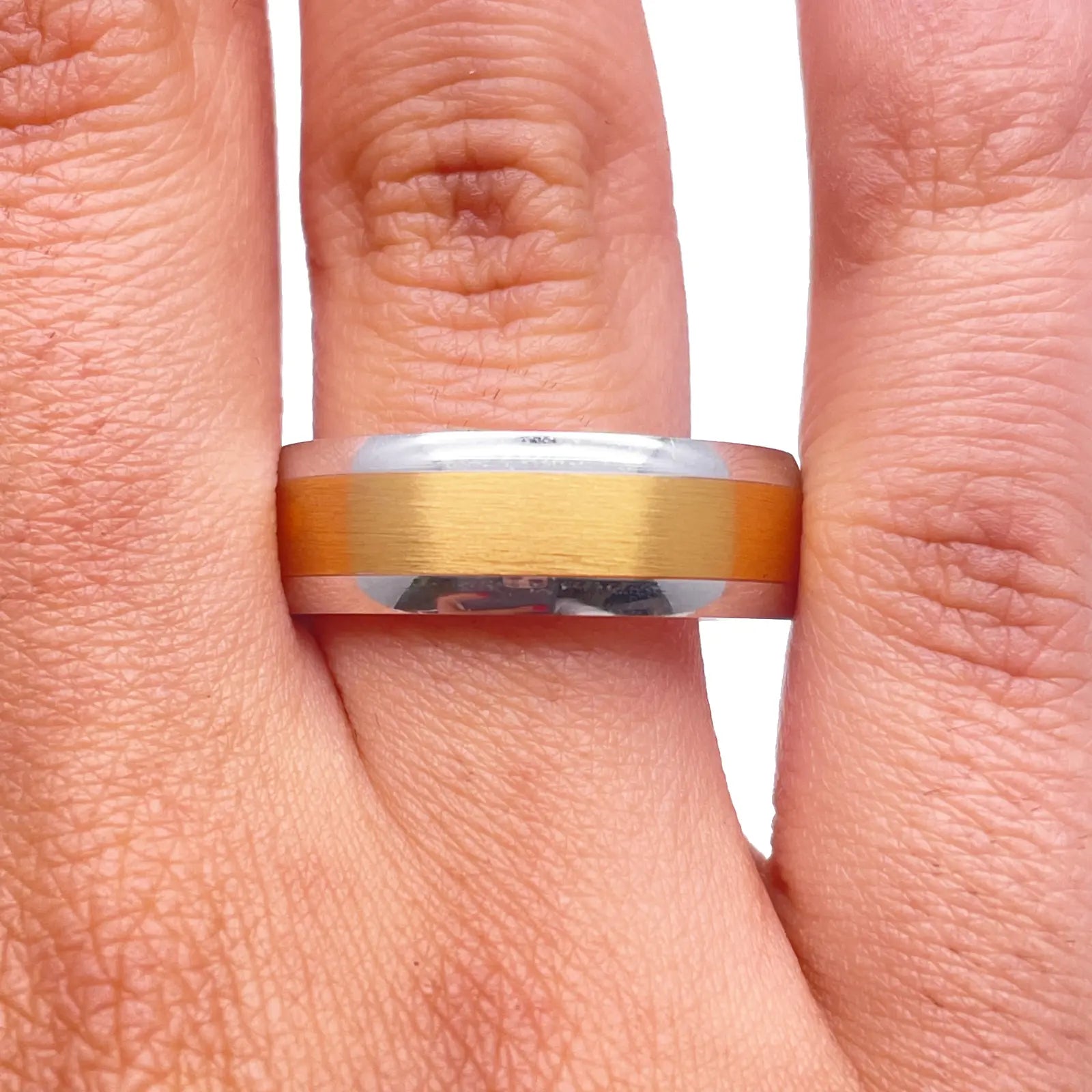 18ct White/Yellow Gold Two Tone Mens Wedding 7mm Band With A Fancy Matt Middle 