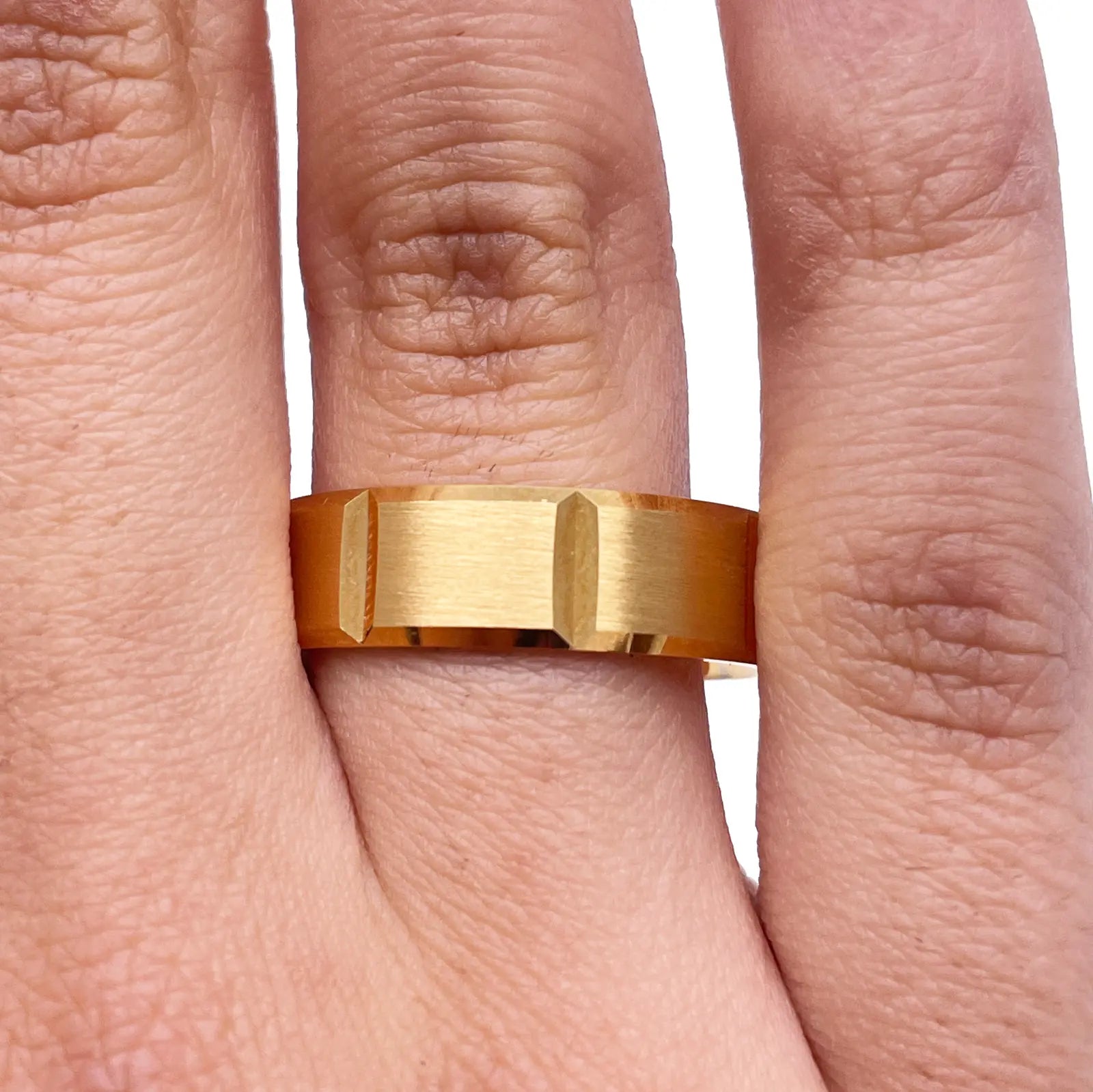 18ct Yellow Mens Wedding 6mm Band Fancy Square Matt Finish Bevelled Groove Edges 