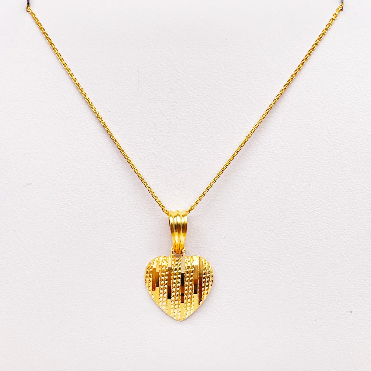 22ct Yellow Gold Diamond Cut Shiny Heart Pendant & Necklace 16''inches 